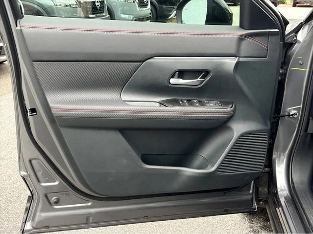 2025 Nissan Kicks SR FWD