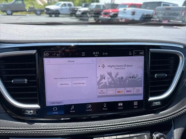 2025 Chrysler Pacifica Select