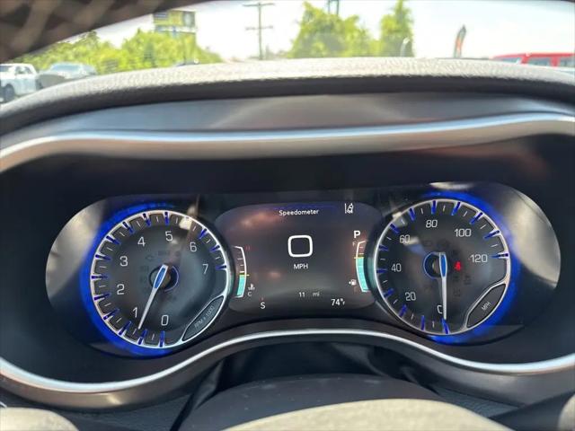 2025 Chrysler Pacifica Select