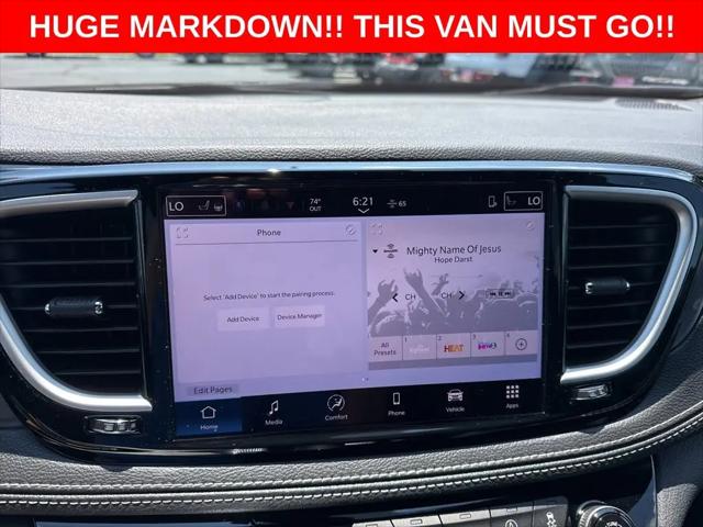 2025 Chrysler Pacifica Select