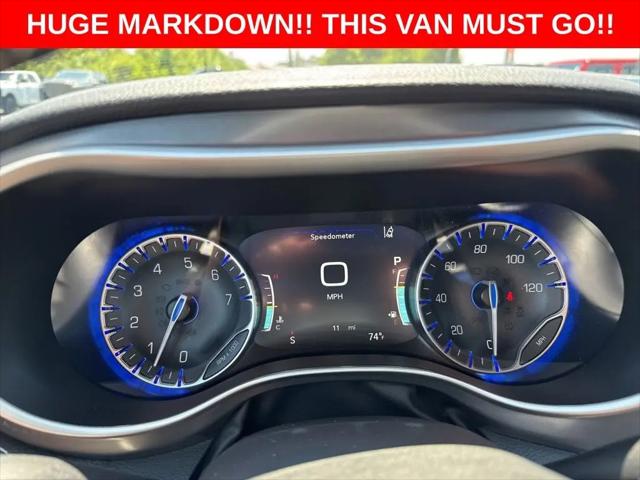2025 Chrysler Pacifica Select