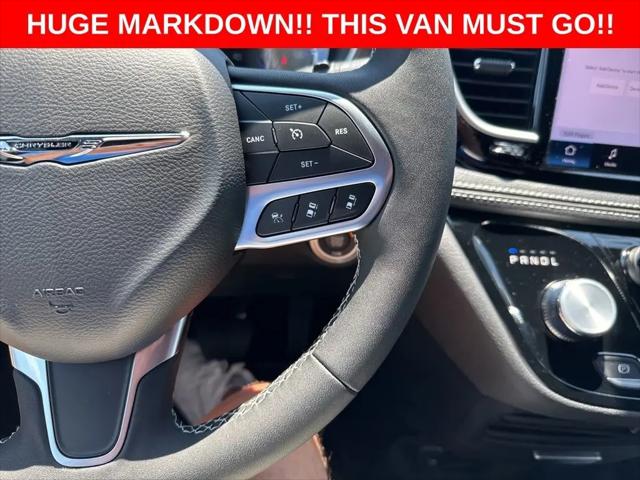 2025 Chrysler Pacifica Select