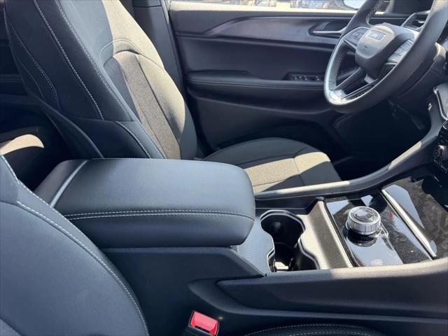2025 Jeep Grand Cherokee L Laredo X 4x4