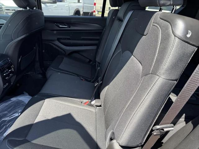 2025 Jeep Grand Cherokee L Laredo X 4x4