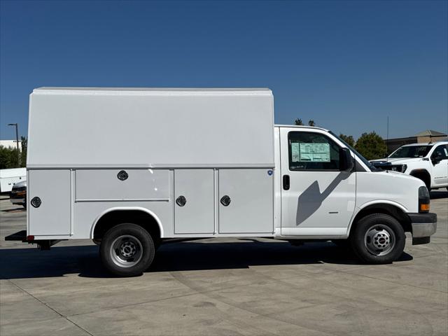 2025 GMC Savana Cutaway Work Van