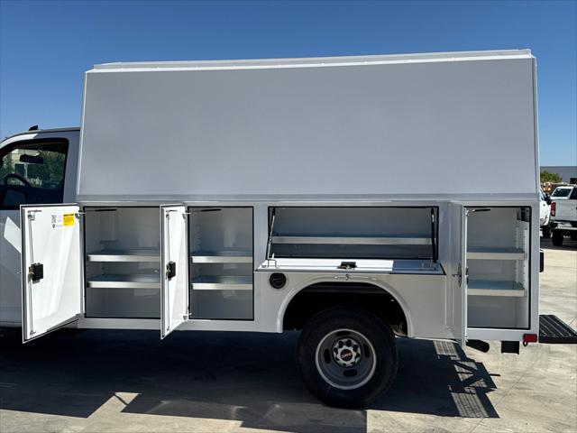 2025 GMC Savana Cutaway Work Van