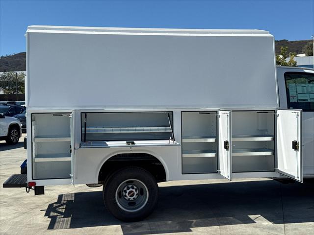 2025 GMC Savana Cutaway Work Van
