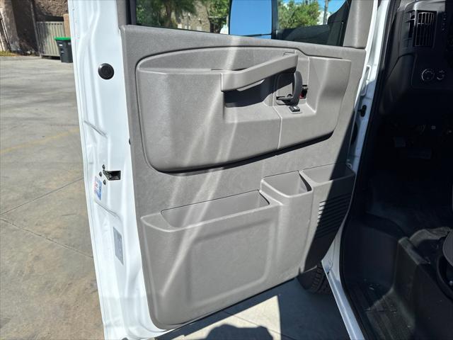 2025 GMC Savana Cutaway Work Van