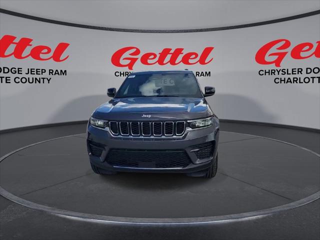 2025 Jeep Grand Cherokee GRAND CHEROKEE LAREDO X 4X4