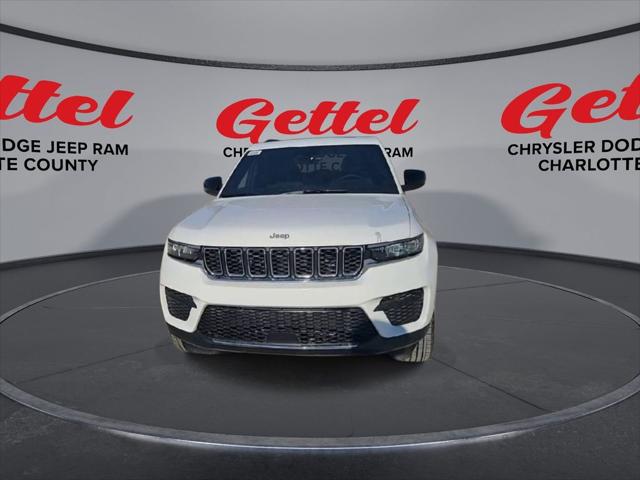 2025 Jeep Grand Cherokee GRAND CHEROKEE LAREDO X 4X4