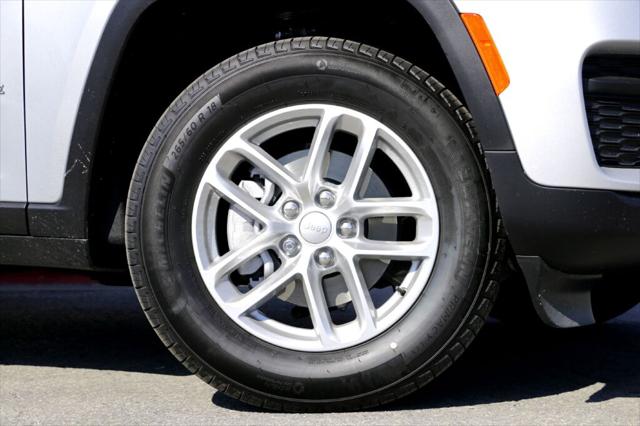 2025 Jeep Grand Cherokee GRAND CHEROKEE LAREDO X 4X2