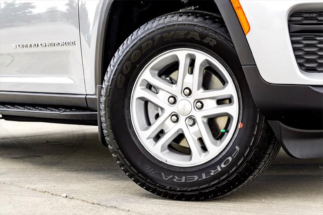 2025 Jeep Grand Cherokee GRAND CHEROKEE LAREDO 4X2