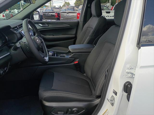 2025 Jeep Grand Cherokee Laredo X 4x4
