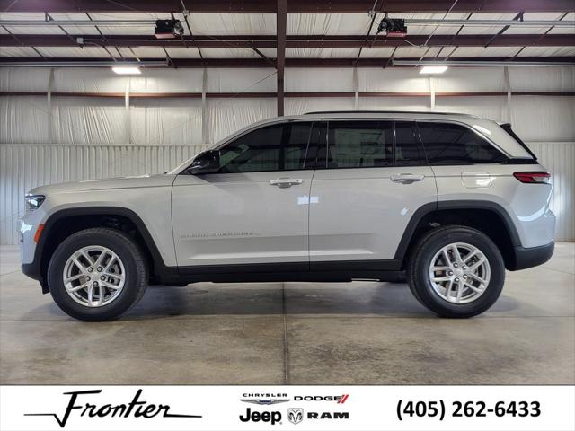 2025 Jeep Grand Cherokee GRAND CHEROKEE LAREDO X 4X4