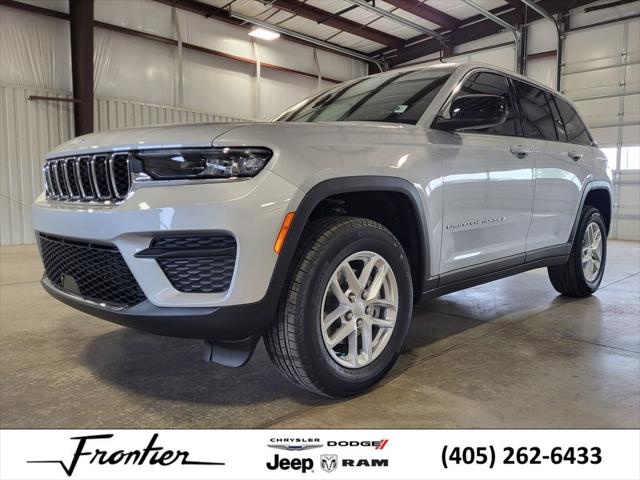 2025 Jeep Grand Cherokee GRAND CHEROKEE LAREDO X 4X4
