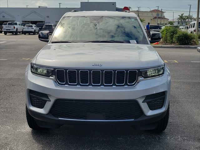 2025 Jeep Grand Cherokee GRAND CHEROKEE LAREDO 4X4 2025 Jeep Grand Cherokee GRAND CHEROKEE LAREDO 4X4