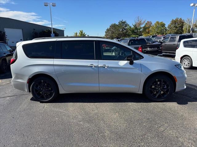 2026 Chrysler Pacifica PACIFICA LIMITED AWD