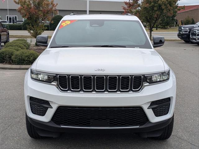 2025 Jeep Grand Cherokee GRAND CHEROKEE LAREDO X 4X4