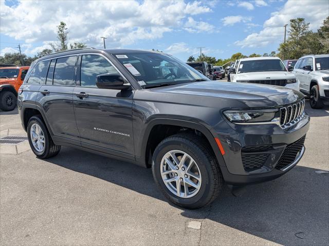 2025 Jeep Grand Cherokee GRAND CHEROKEE LAREDO X 4X4