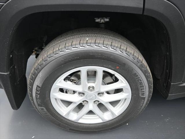 2025 Jeep Grand Cherokee GRAND CHEROKEE LAREDO X 4X4