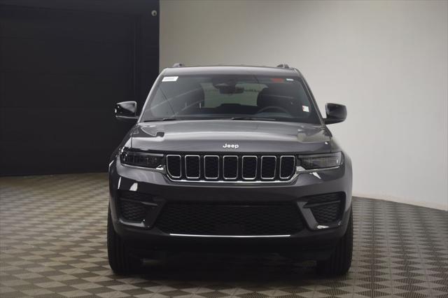 2025 Jeep Grand Cherokee GRAND CHEROKEE LAREDO 4X4 2025 Jeep Grand Cherokee GRAND CHEROKEE LAREDO 4X4