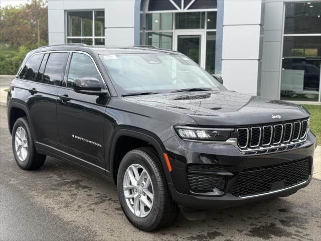2025 Jeep Grand Cherokee GRAND CHEROKEE LAREDO X 4X4