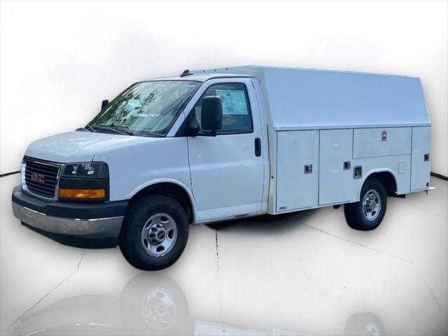 2022 GMC Savana Cutaway Work Van