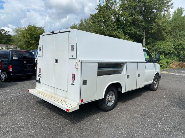 2022 GMC Savana Cutaway Work Van