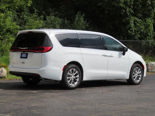 2026 Chrysler Pacifica PACIFICA SELECT AWD