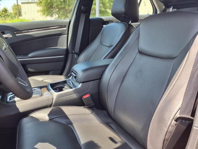 2023 Chrysler 300 Touring L