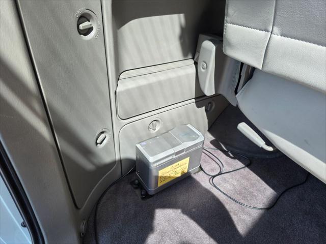 2000 Nissan El Grande VAN