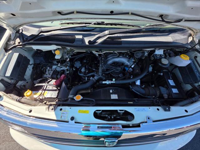 2000 Nissan El Grande VAN