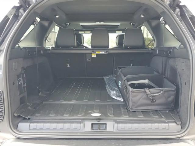 2025 Land Rover Discovery P300 S