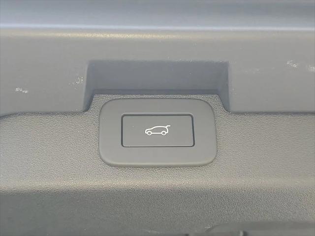 2025 Land Rover Discovery P300 S