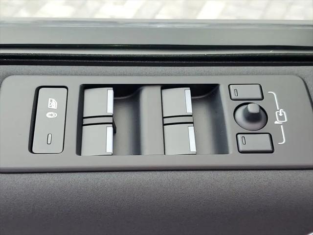 2025 Land Rover Discovery P300 S