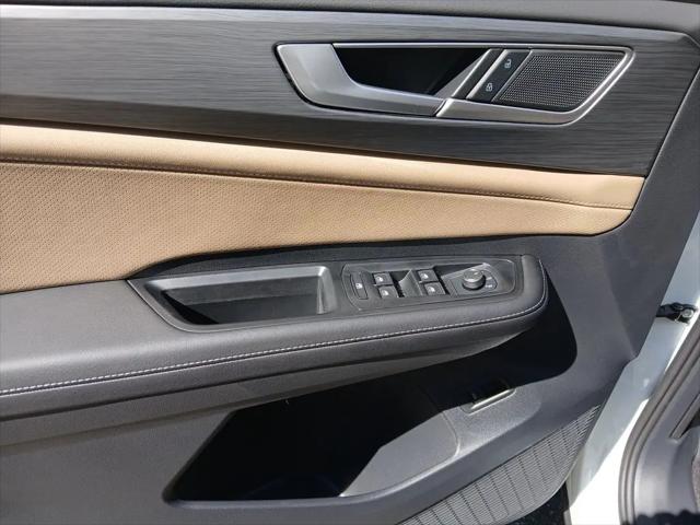 2026 Volkswagen Atlas Cross Sport SE with Technology