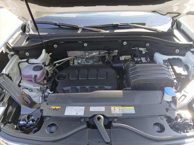 2026 Volkswagen Atlas Cross Sport SE with Technology