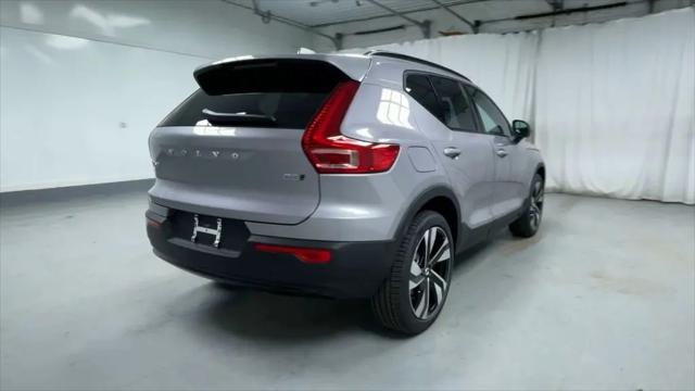 2026 Volvo XC40 Ultra, B5 AWD Gas (mild hybrid), Dark