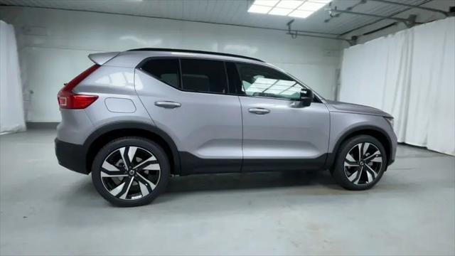 2026 Volvo XC40 Ultra, B5 AWD Gas (mild hybrid), Dark