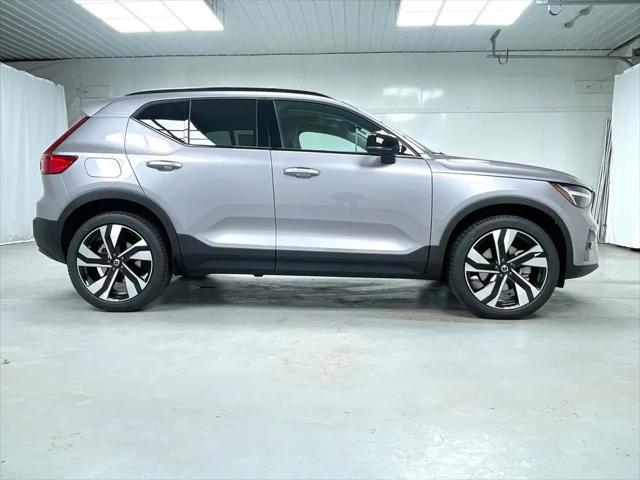 2026 Volvo XC40 Ultra, B5 AWD Gas (mild hybrid), Dark