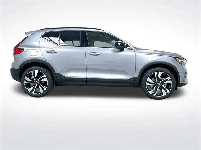 2026 Volvo XC40 Ultra, B5 AWD Gas (mild hybrid), Dark