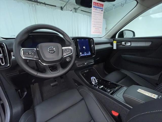 2026 Volvo XC40 Ultra, B5 AWD Gas (mild hybrid), Dark