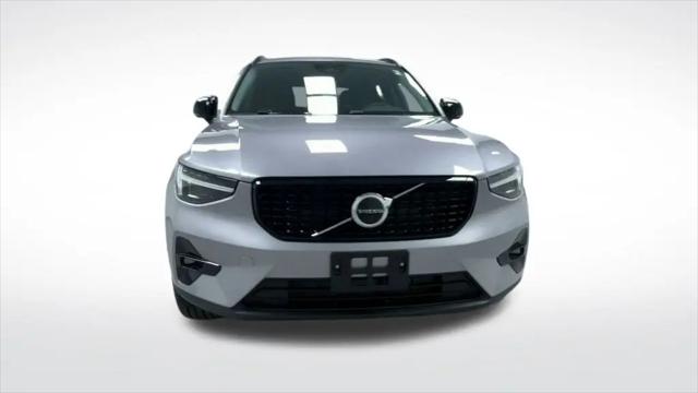 2026 Volvo XC40 Ultra, B5 AWD Gas (mild hybrid), Dark