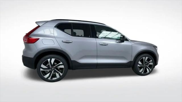 2026 Volvo XC40 Ultra, B5 AWD Gas (mild hybrid), Dark