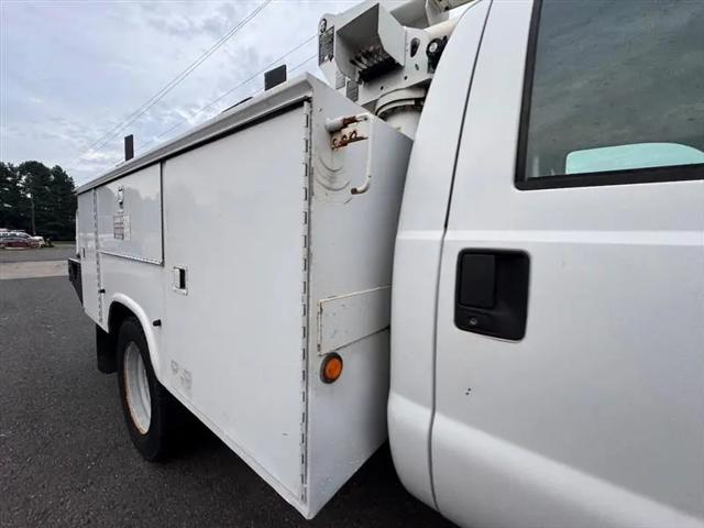 2004 Ford F-550 XL