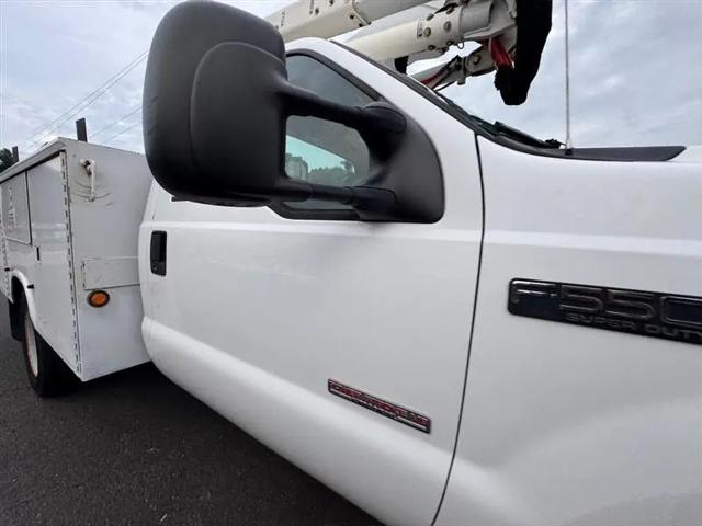 2004 Ford F-550 XL