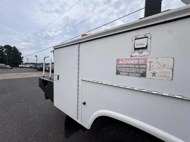 2004 Ford F-550 XL