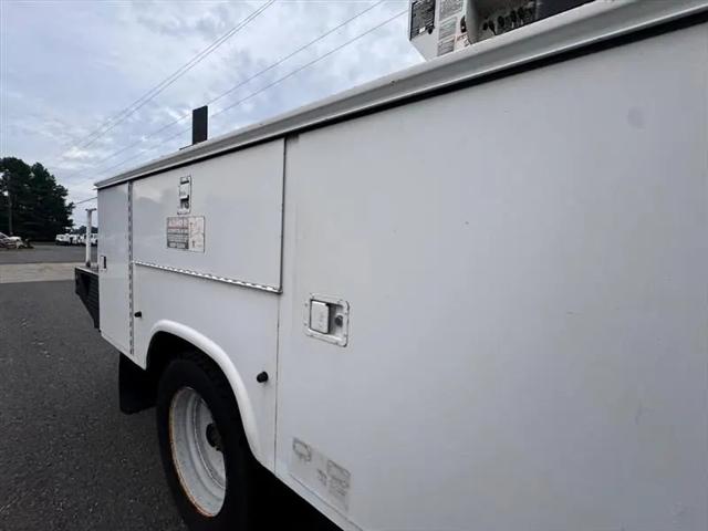 2004 Ford F-550 XL