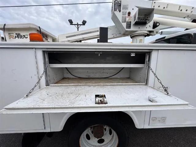 2004 Ford F-550 XL