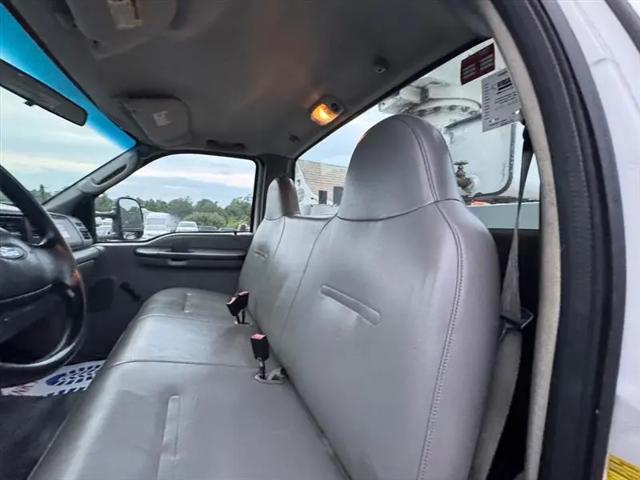 2004 Ford F-550 XL
